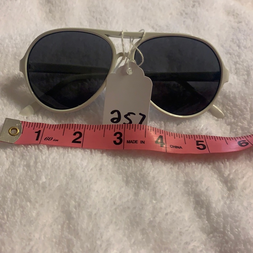 RETRO CHIC SUNGLASSES